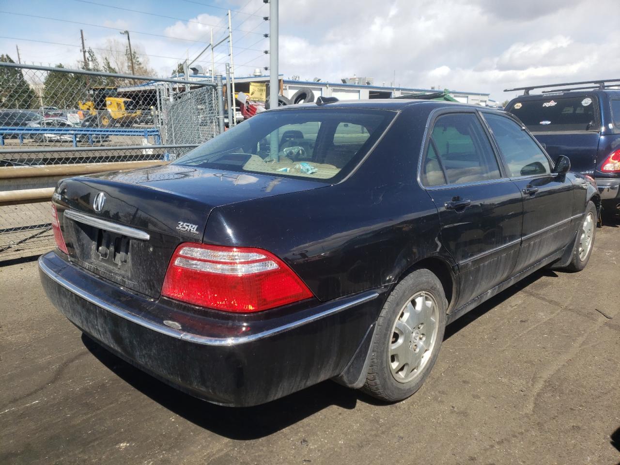 Photo 4 from auction – 2004 ACURA 3.5RL with VIN JH4KA96604C000296