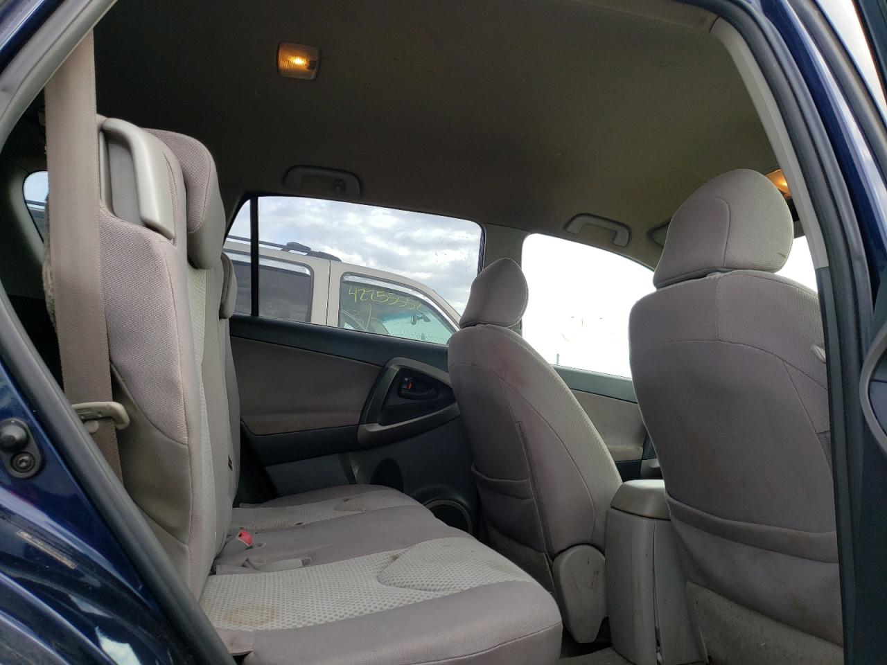 Photo 6 from auction – 2006 TOYOTA RAV4 with VIN JTMBD33V065035901