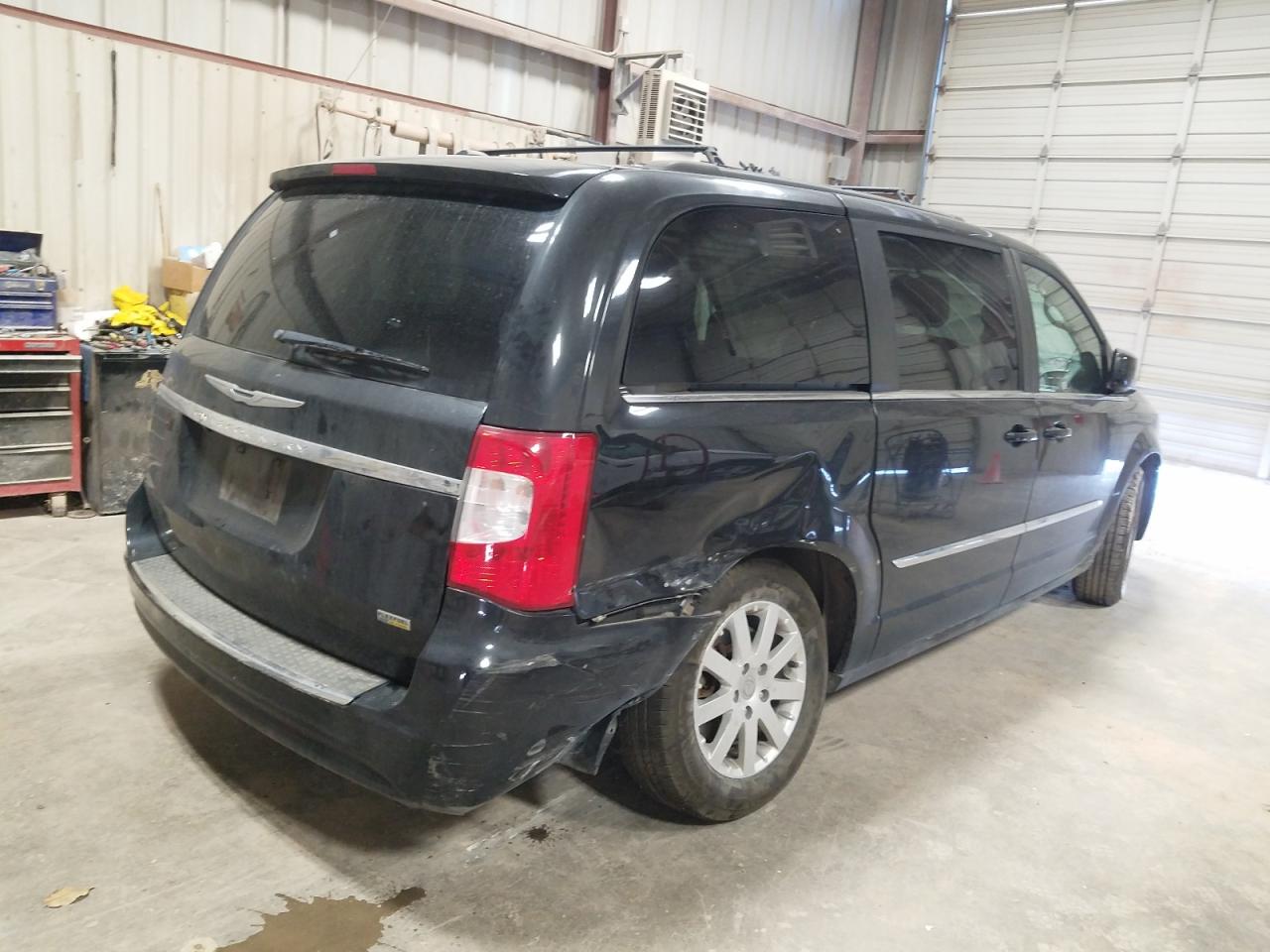 Photo 4 from auction – 2013 CHRYSLER TOWN & COU with VIN 2C4RC1BG6DR696597
