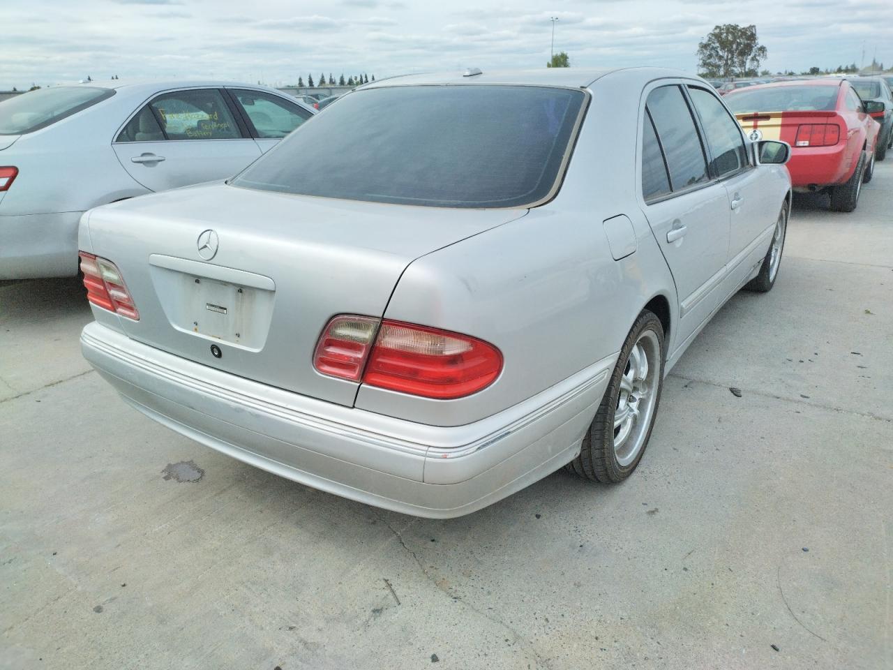 Photo 4 from auction – 2001 MERCEDES-BENZ E 320 with VIN WDBJF65J11B346649