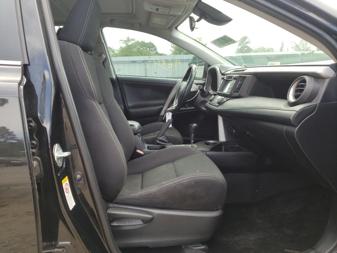 Photo 5 from auction – 2017 TOYOTA RAV4 XLE with VIN 2T3RFREV6HW621748