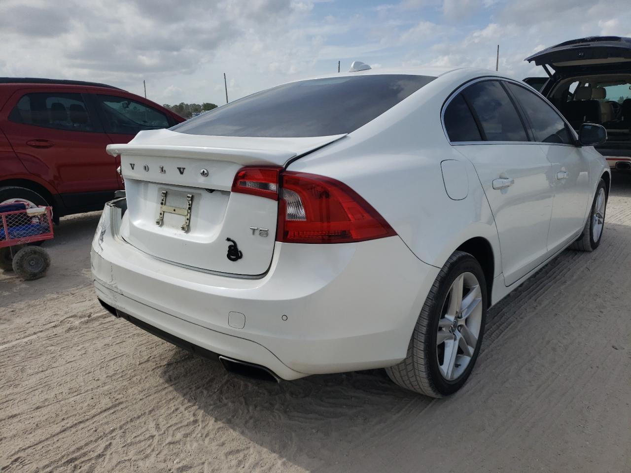 Photo 4 from auction – 2015 VOLVO S60 PREMIE with VIN YV140MFC9F1306184