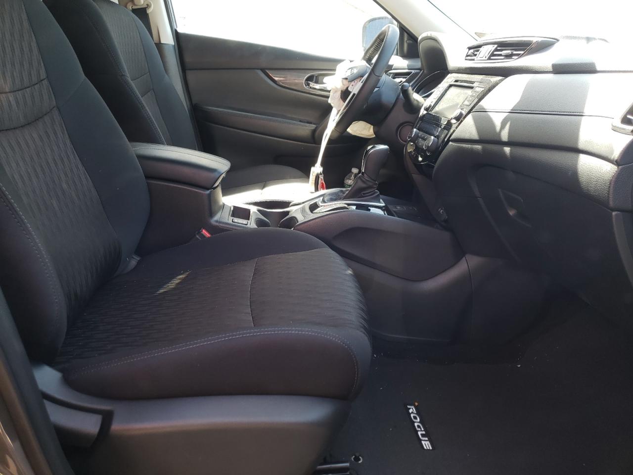 Photo 5 from auction – 2019 NISSAN ROGUE S with VIN 5N1AT2MV5KC839653