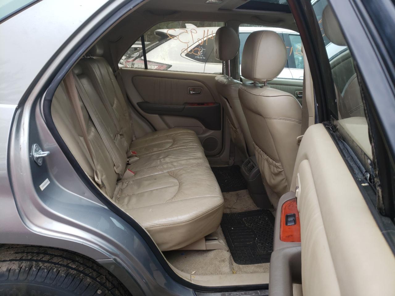 Photo 6 from auction – 2003 LEXUS RX 300 with VIN JTJHF10U430313564