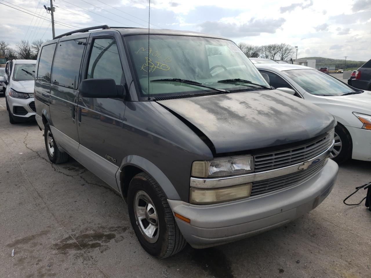 CHEVROLET ASTRO 2000 with VIN 1GNDM19W3YB112236 - Photo from auction