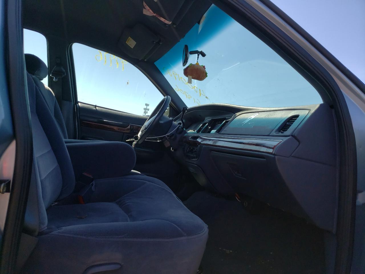 Photo 5 from auction – 2002 MERCURY GRAND MARQ with VIN 2MEFM74W42X618706