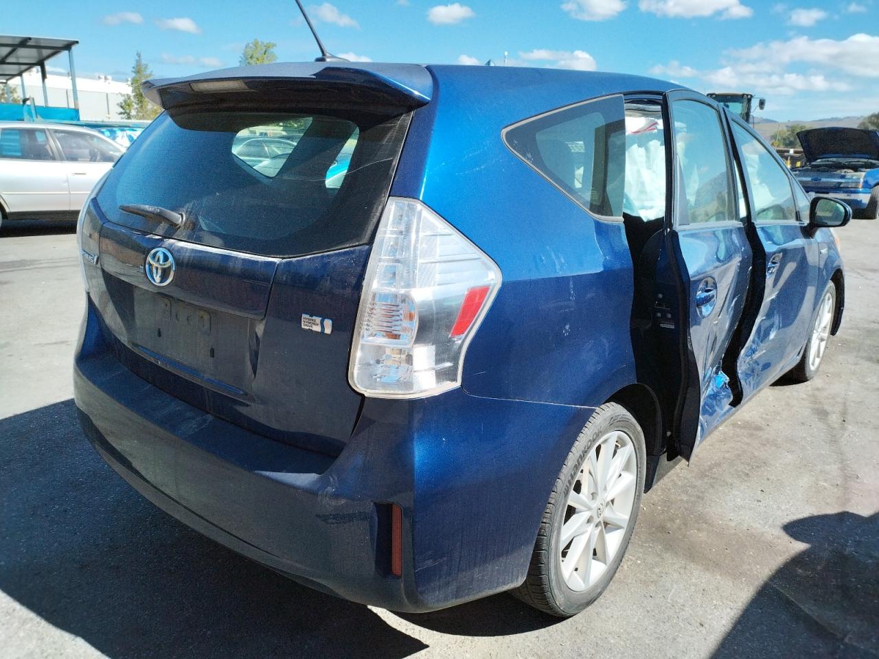 Photo 4 from auction – 2013 TOYOTA PRIUS V with VIN JTDZN3EU5D3228182