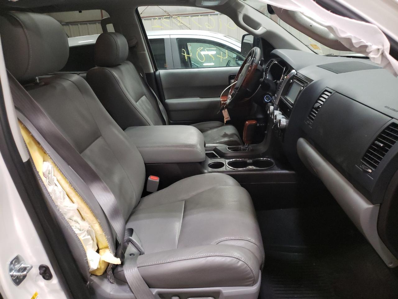 Photo 5 from auction – 2019 TOYOTA SEQUOIA PL with VIN 5TDDY5G12KS167210
