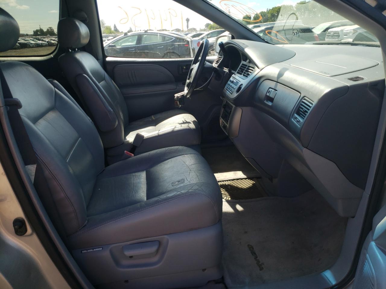 Photo 5 from auction – 2002 TOYOTA SIENNA LE with VIN 4T3ZF13C32U457207