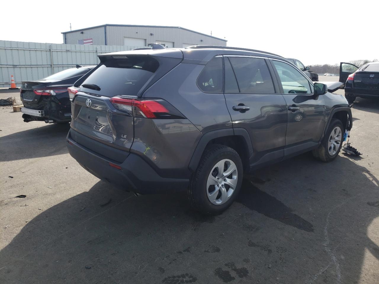 Photo 4 from auction – 2019 TOYOTA RAV4 LE with VIN 2T3F1RFV5KW053936