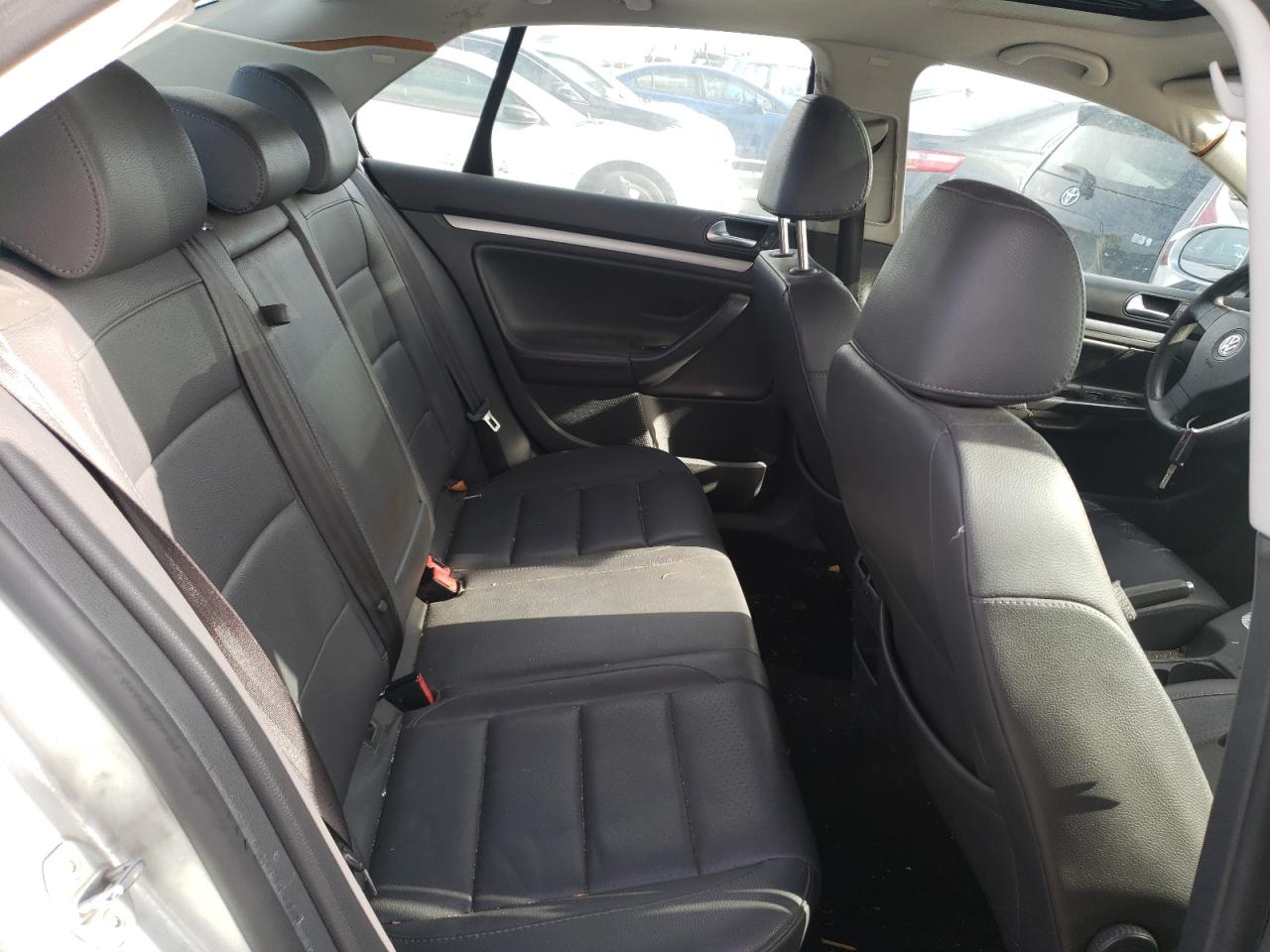 Photo 6 from auction – 2007 VOLKSWAGEN JETTA WOLF with VIN 3VWEG71K67M157983