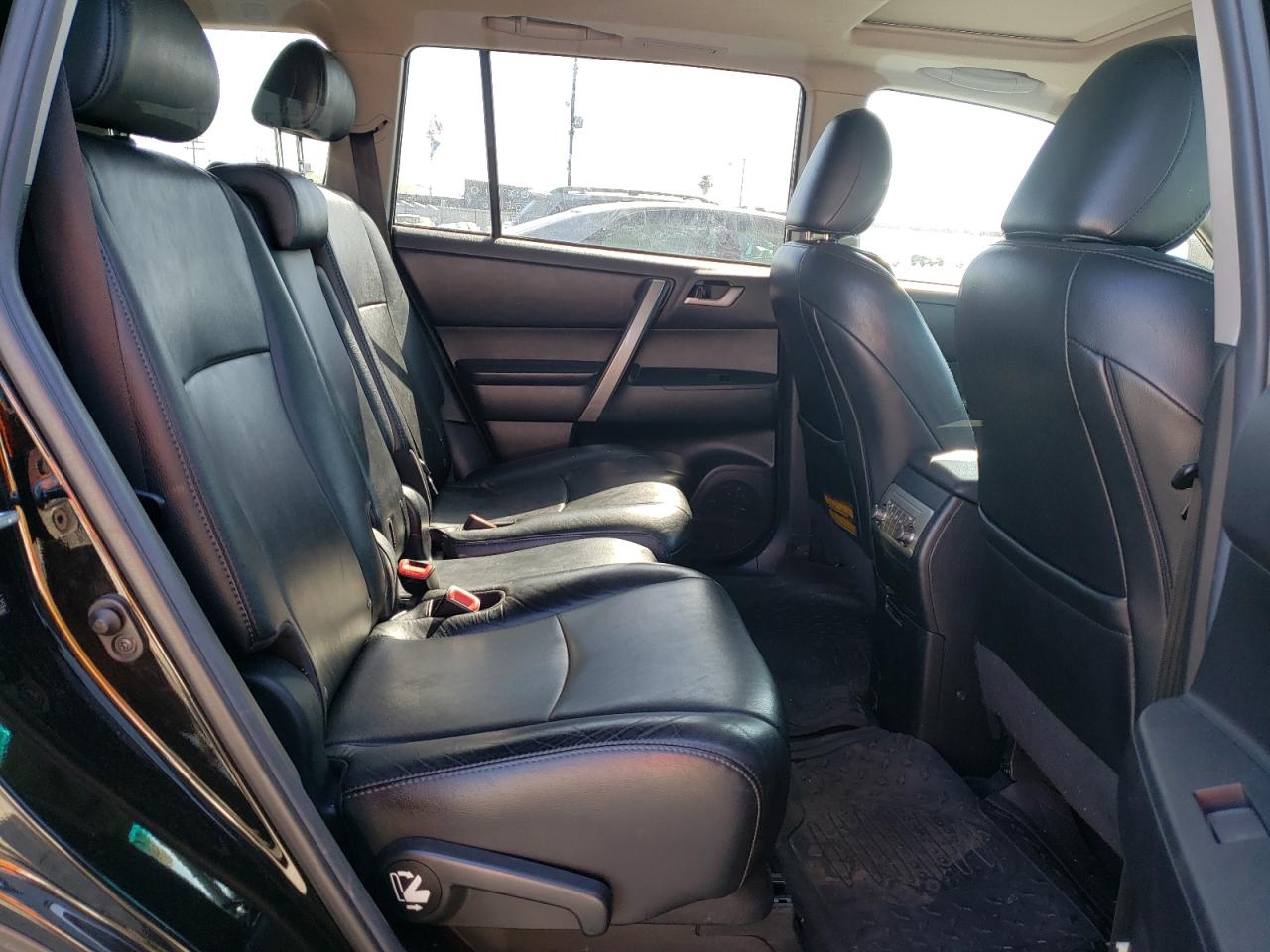 Photo 6 from auction – 2012 TOYOTA HIGHLANDER with VIN 5TDZK3EH5CS067535