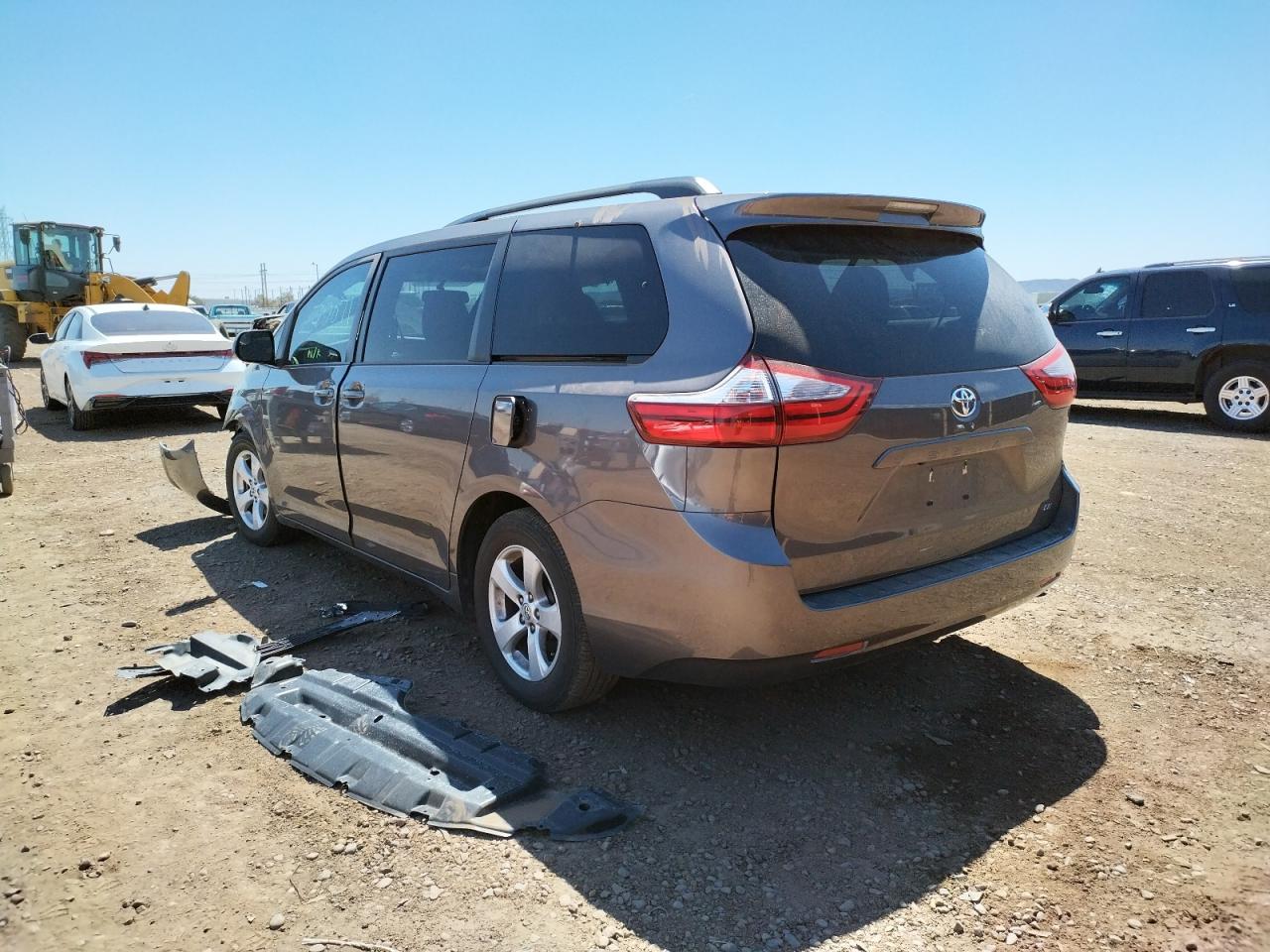 Photo 3 from auction – 2015 TOYOTA SIENNA LE with VIN 5TDKK3DCXFS662361