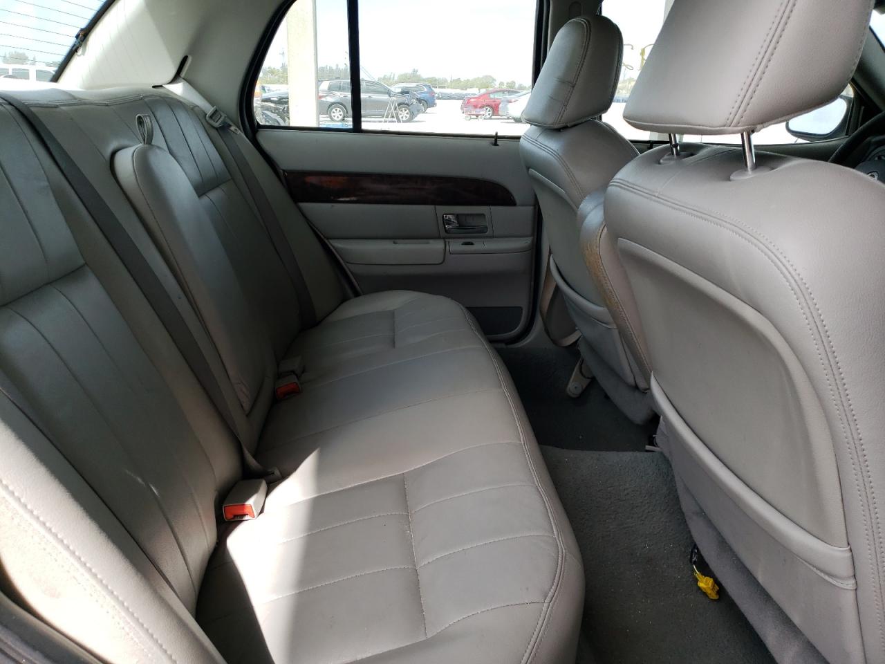 Photo 6 from auction – 2005 MERCURY GRAND MARQ with VIN 2MEFM75W65X650009