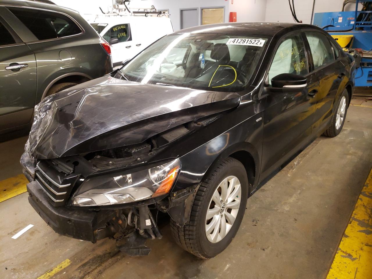 Photo 2 from auction – 2014 VOLKSWAGEN PASSAT S with VIN 1VWAT7A32EC098402