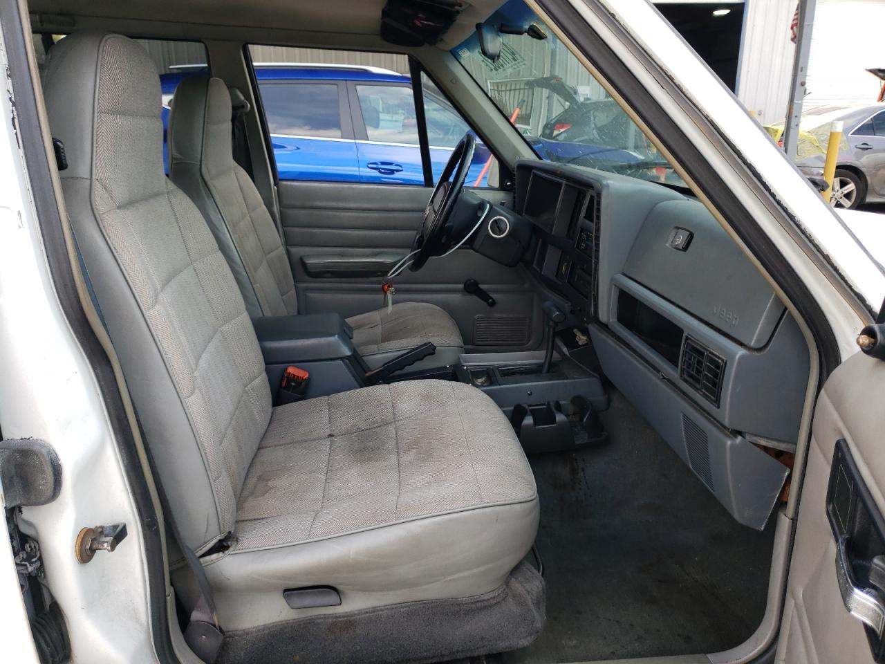 Photo 5 from auction – 1996 JEEP CHEROKEE S with VIN 1J4FT28S8TL267550