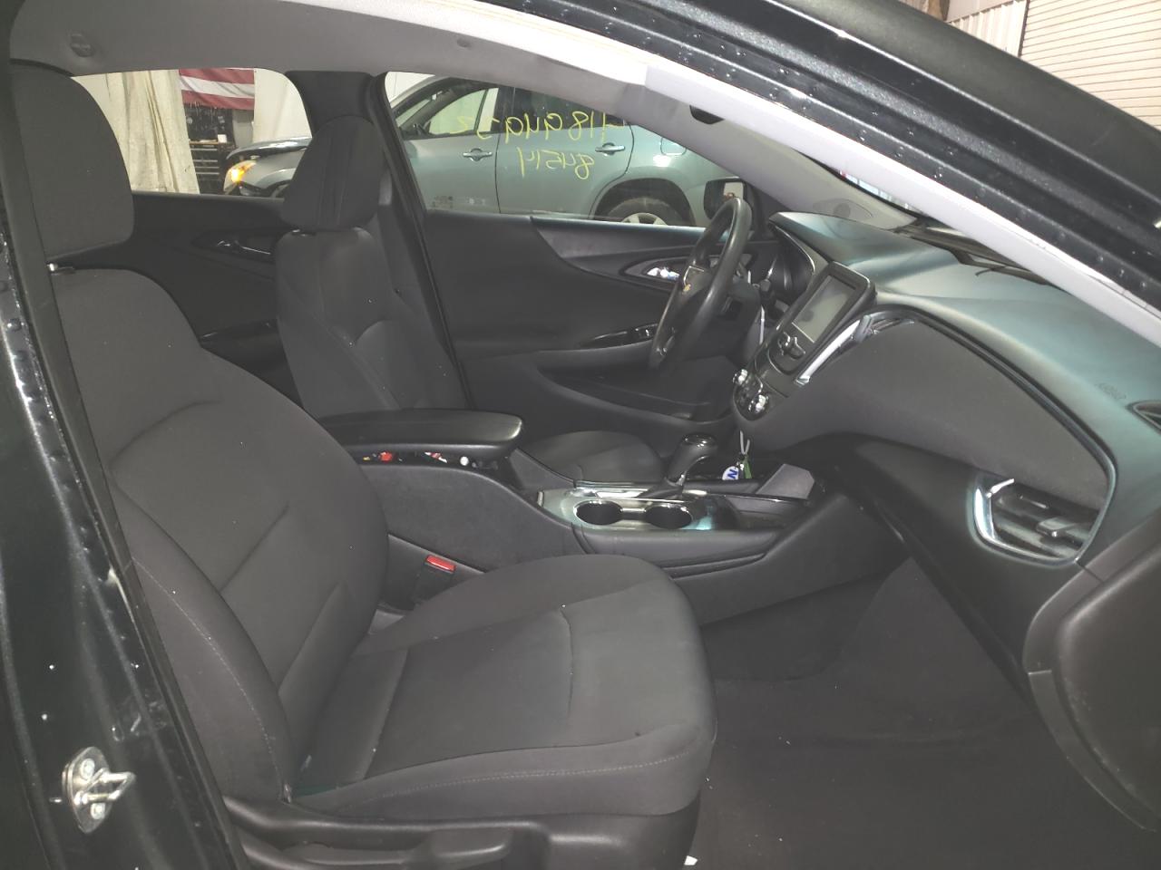 Photo 5 from auction – 2017 CHEVROLET MALIBU LT with VIN 1G1ZE5STXHF180909