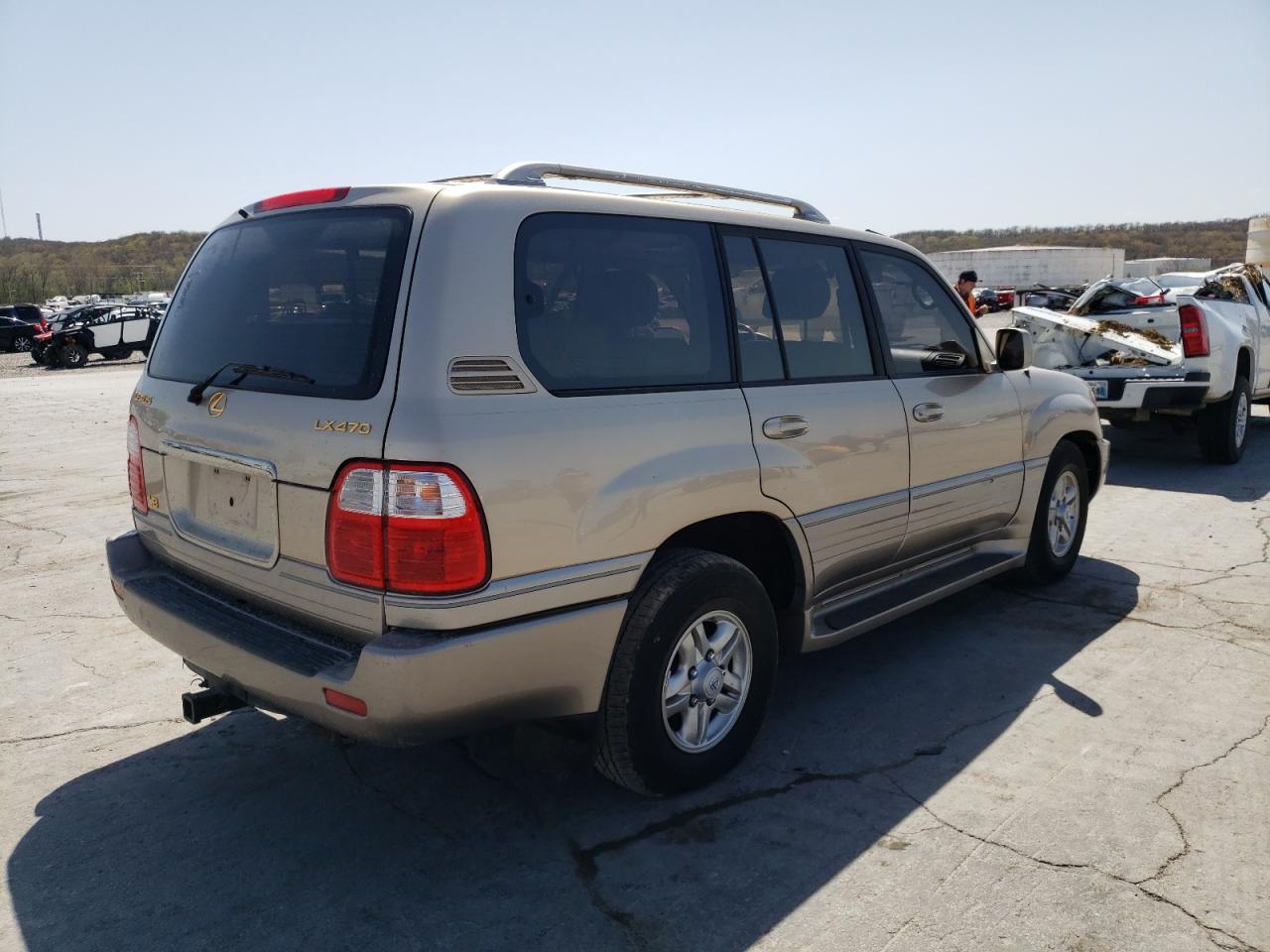 Photo 4 from auction – 2001 LEXUS LX 470 with VIN JTJHT00W113503953