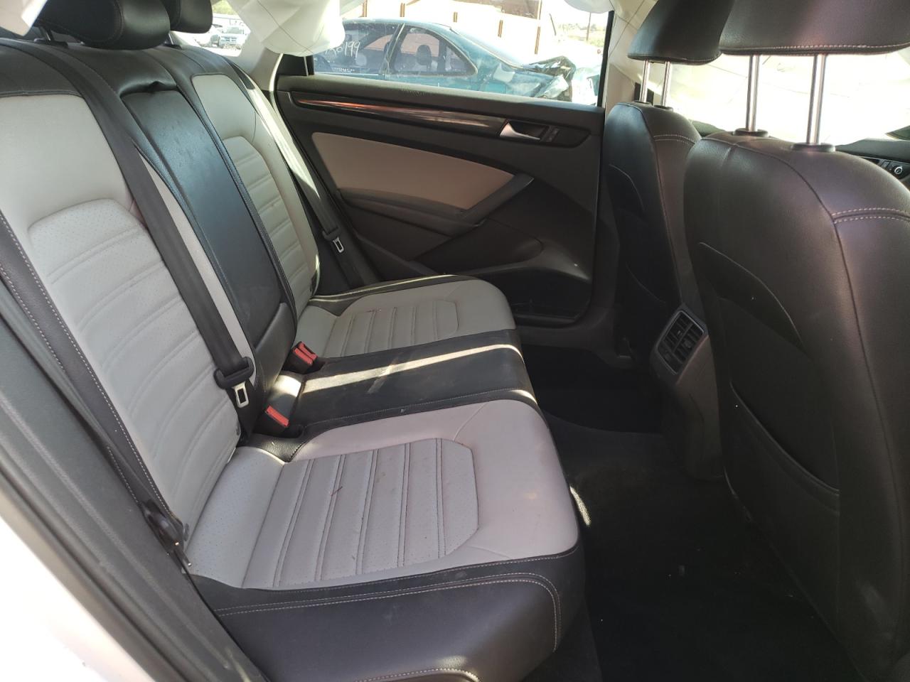 Photo 6 from auction – 2015 VOLKSWAGEN PASSAT SE with VIN 1VWBT7A3XFC041225
