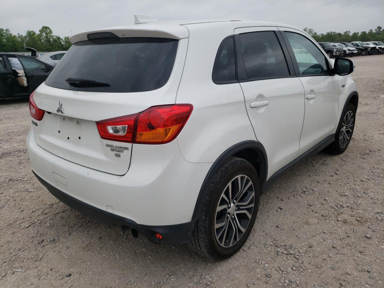 Photo 4 from auction – 2017 MITSUBISHI OUTLANDER with VIN JA4AP3AW5HZ069711