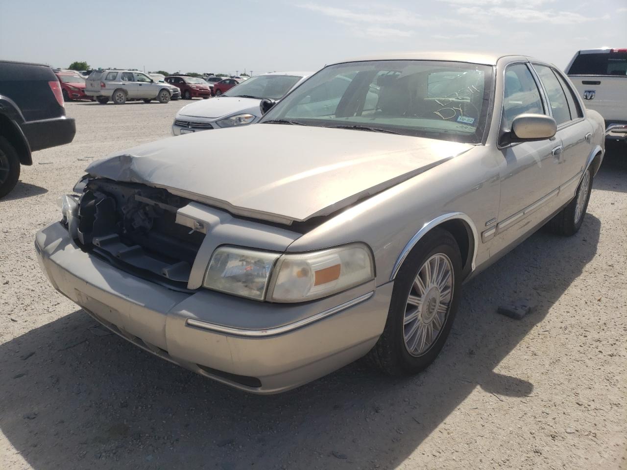 Photo 2 from auction – 2010 MERCURY GRAND MARQ with VIN 2MEBM7FV3AX614115