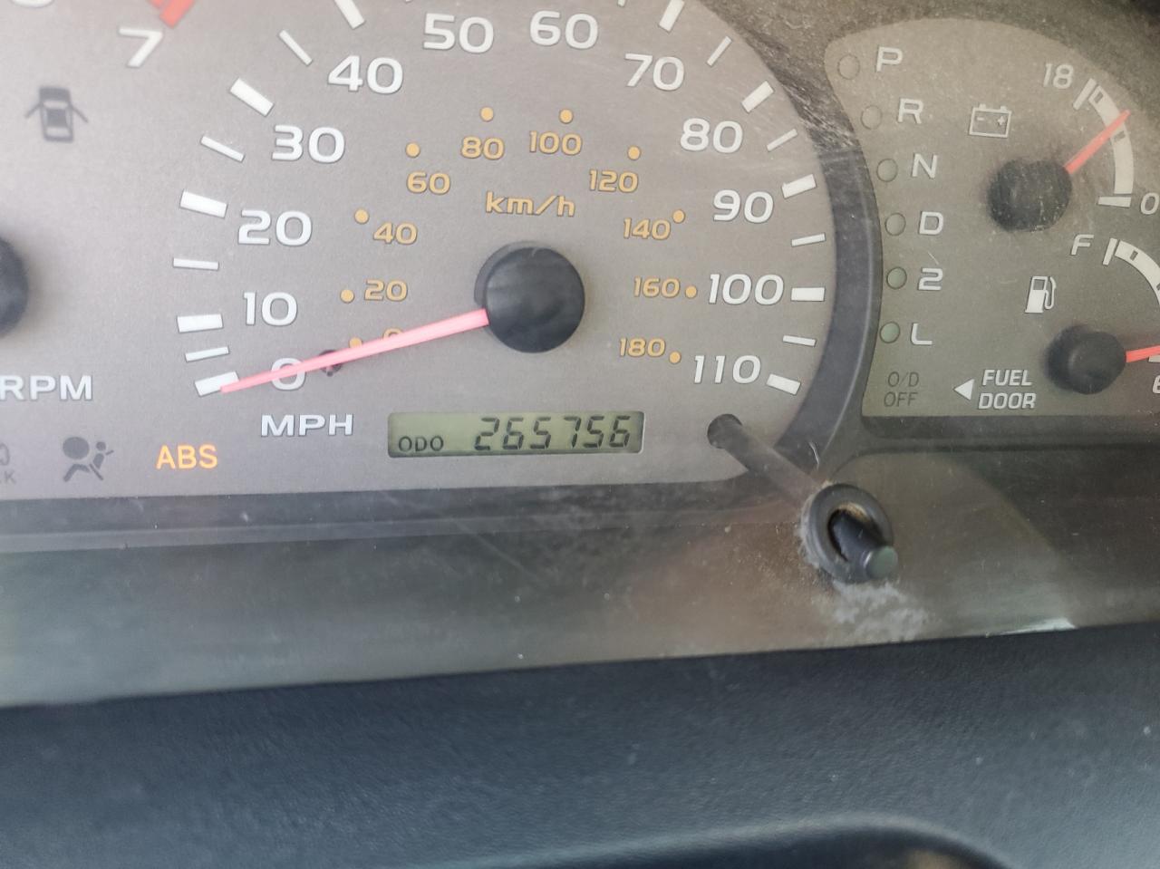 Photo 8 from auction – 2001 TOYOTA SEQUOIA SR with VIN 5TDZT34A21S017464