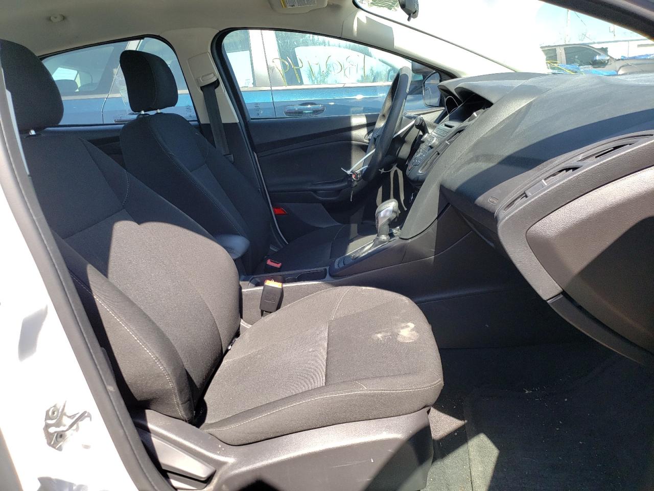 Photo 5 from auction – 2017 FORD FOCUS SE with VIN 1FADP3F27HL219514