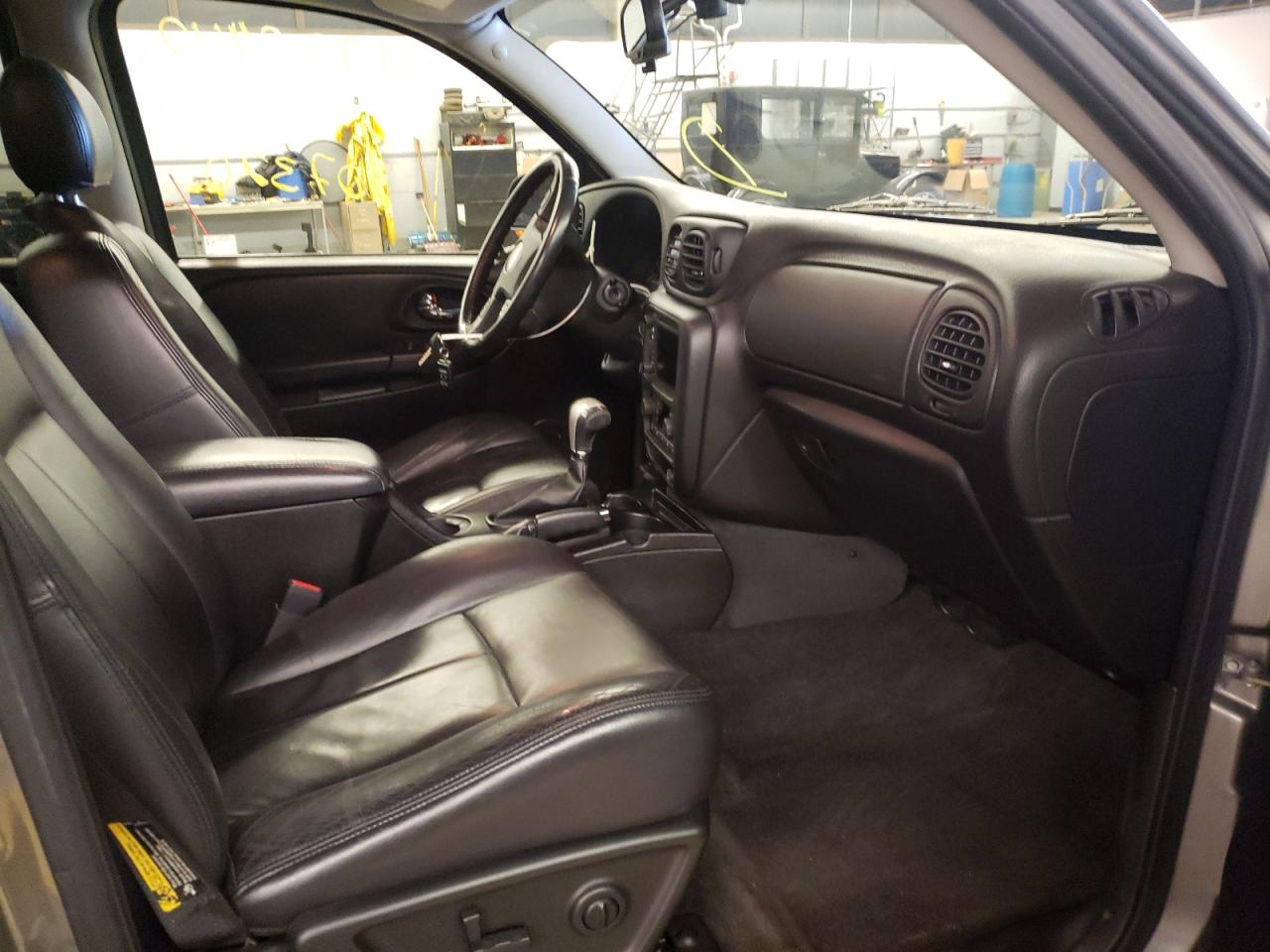 Photo 5 from auction – 2005 CHEVROLET TRAILBLAZE with VIN 1GNDT13S352379493