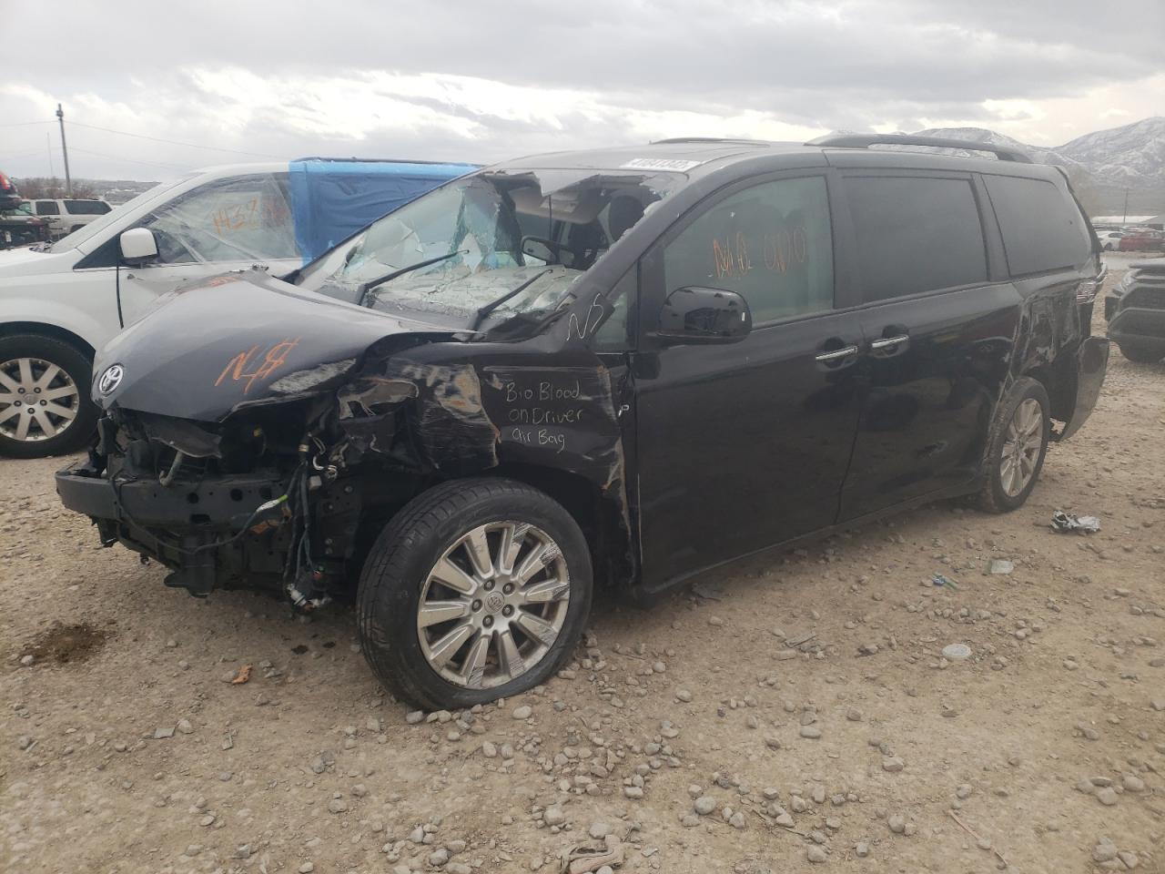 Photo 2 from auction – 2017 TOYOTA SIENNA XLE with VIN 5TDDZ3DC3HS158516