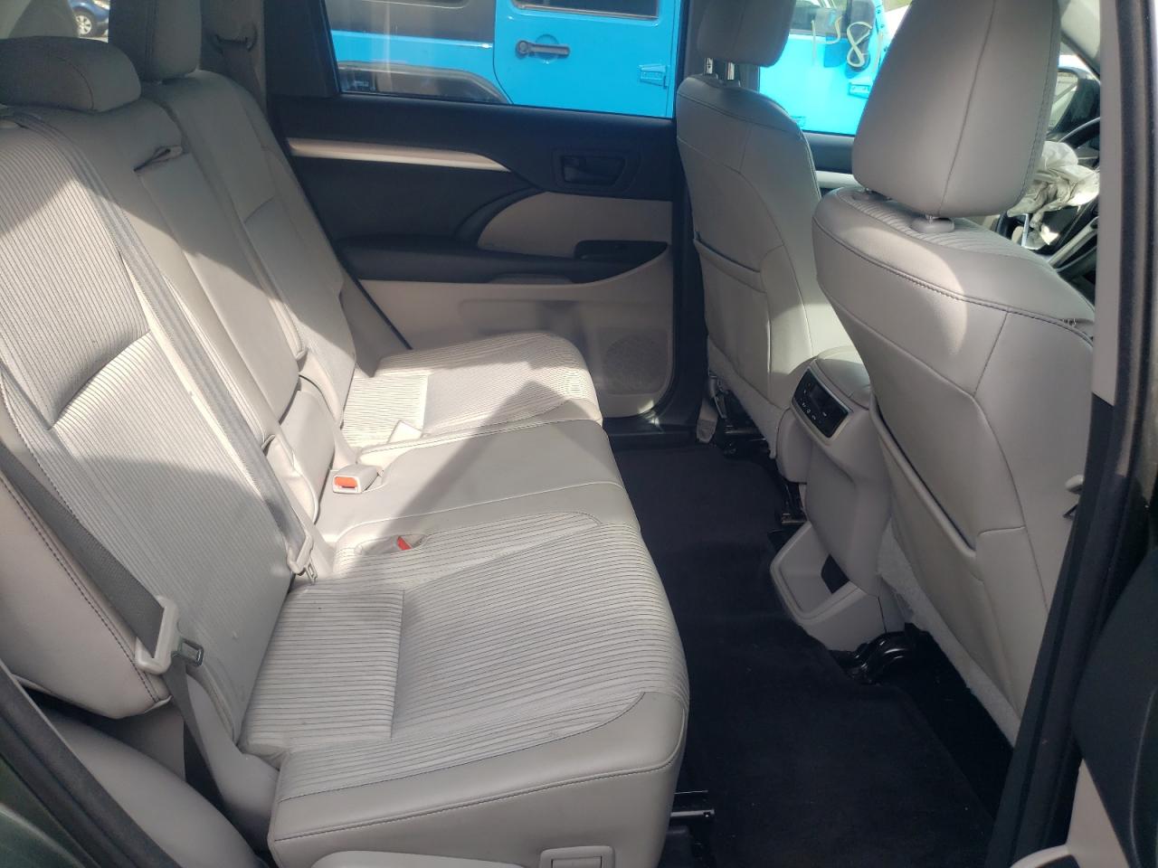 Photo 6 from auction – 2014 TOYOTA HIGHLANDER with VIN 5TDBKRFH4ES019756