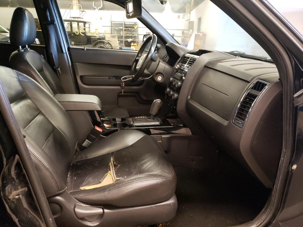 Photo 5 from auction – 2008 FORD ESCAPE LIM with VIN 1FMCU94128KB33055