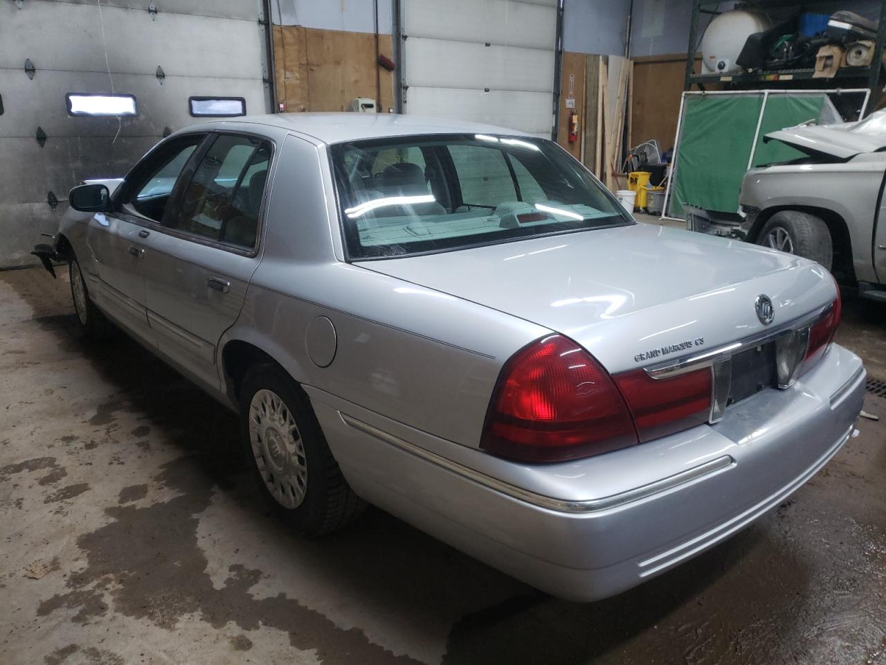 Photo 3 from auction – 2003 MERCURY GRAND MARQ with VIN 2MEFM74W23X659353