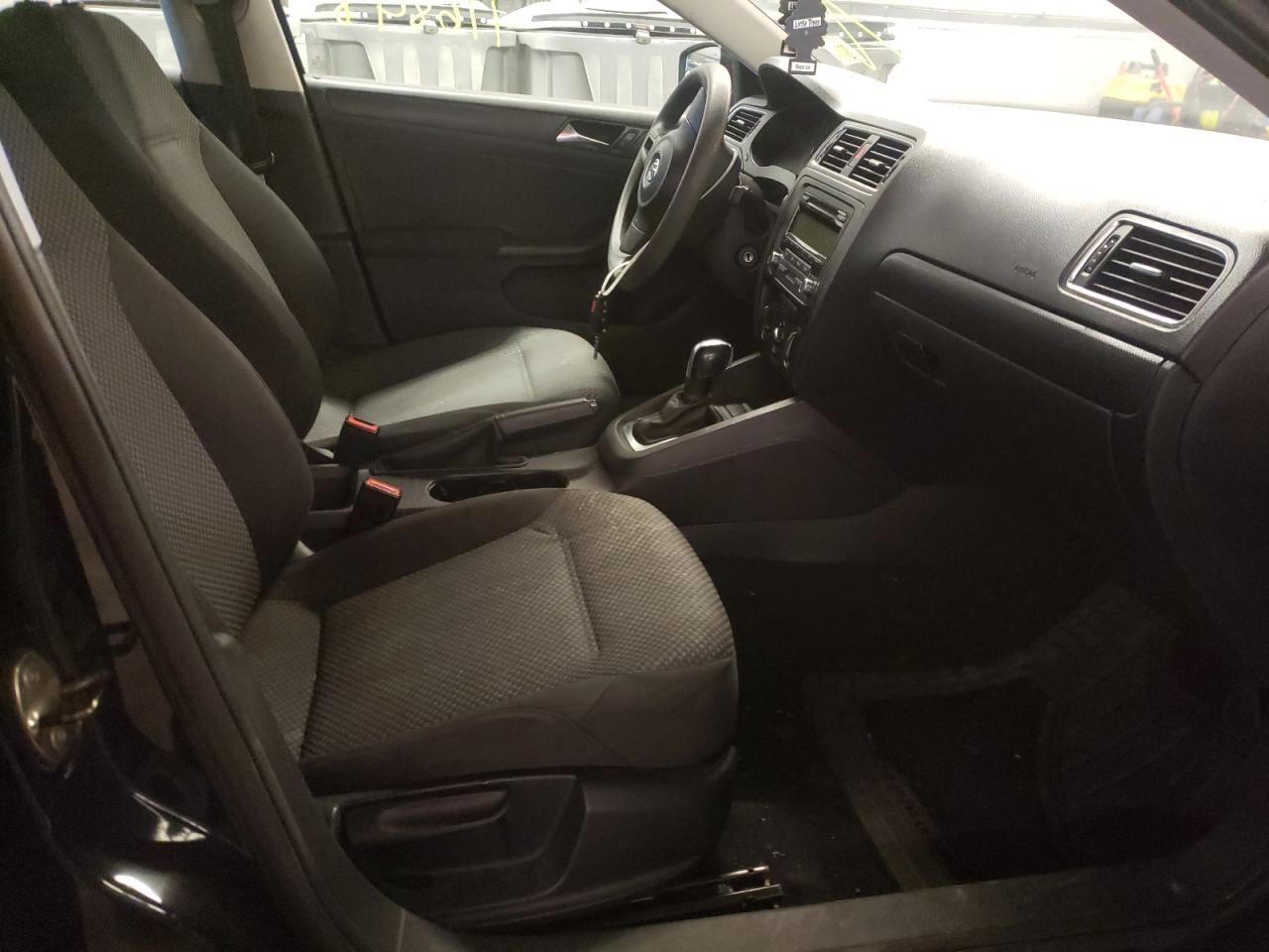 Photo 5 from auction – 2011 VOLKSWAGEN JETTA BASE with VIN 3VW2K7AJ3BM335737