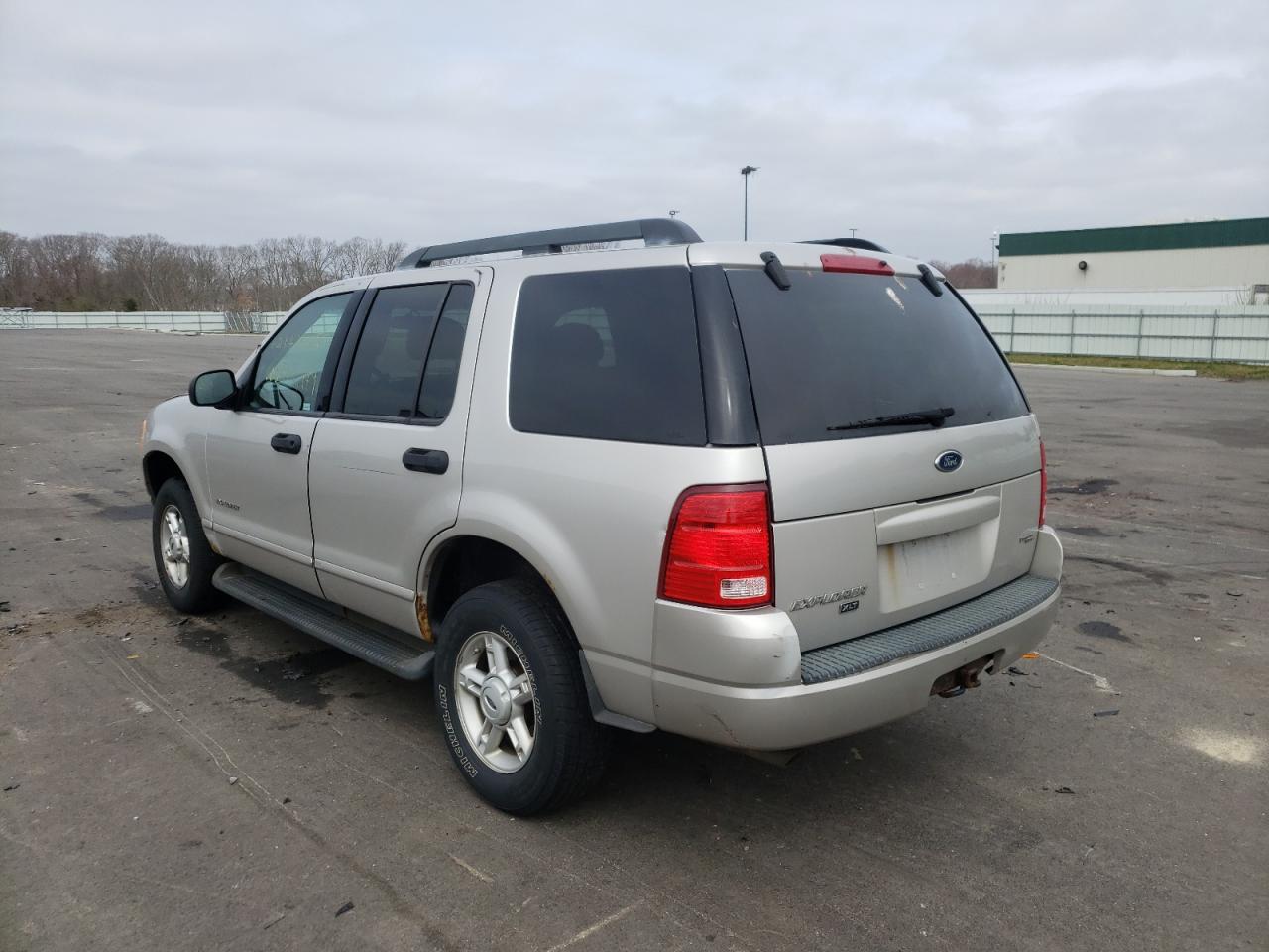 Photo 3 from auction – 2005 FORD EXPLORER X with VIN 1FMZU73E55UA68155