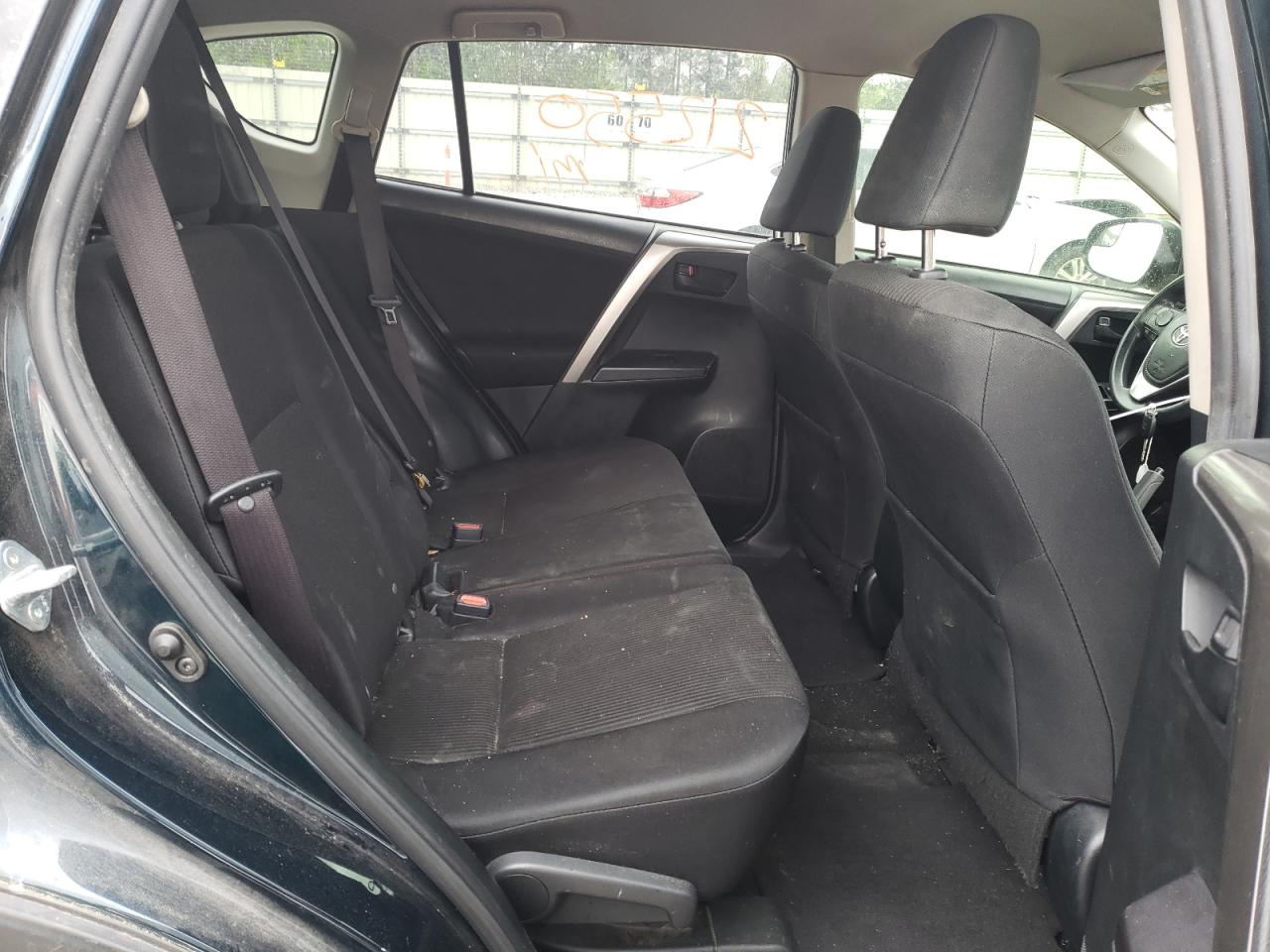 Photo 6 from auction – 2018 TOYOTA RAV4 LE with VIN JTMZFREVXJJ190822