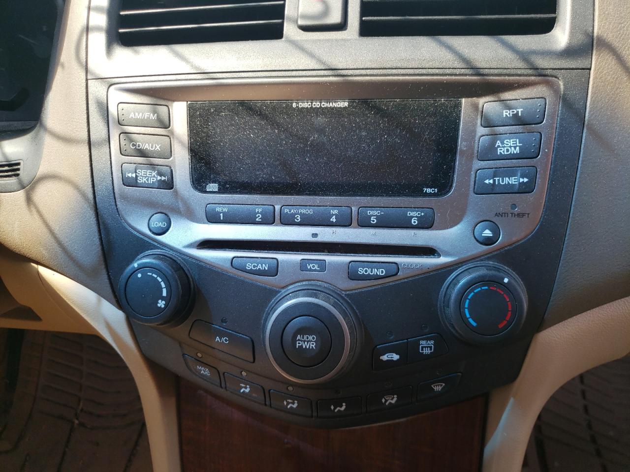 Photo 9 from auction – 2006 HONDA ACCORD EX with VIN JHMCM56756C007728