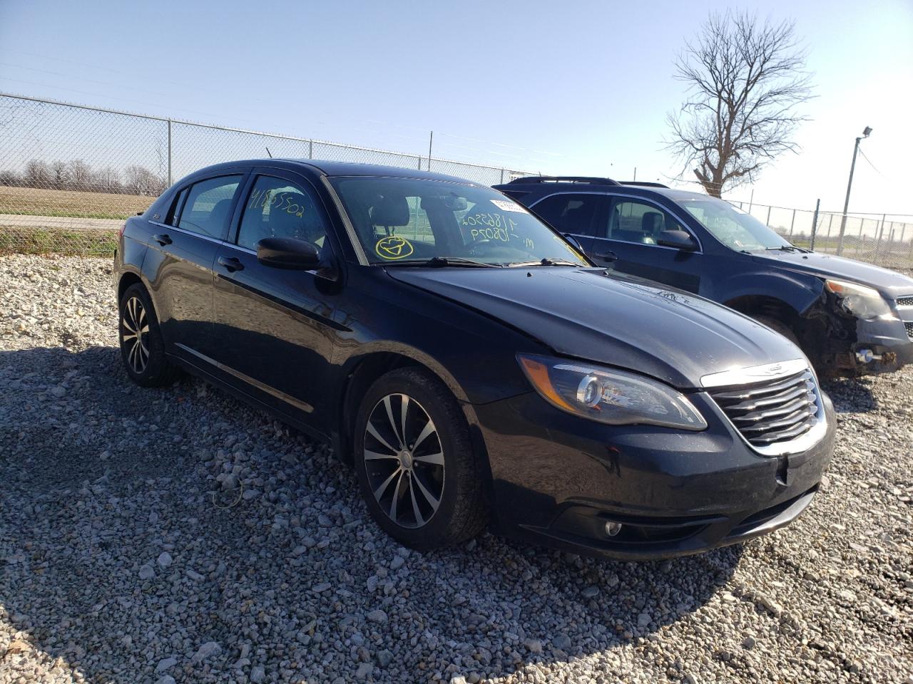 CHRYSLER 200 LIMITE 2013 with VIN 1C3CCBCGXDN747014 - Photo from auction
