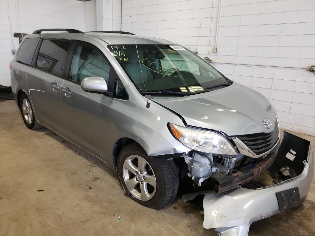 Photo 1 from auction – 2014 TOYOTA SIENNA LE with VIN 5TDKK3DC6ES486617