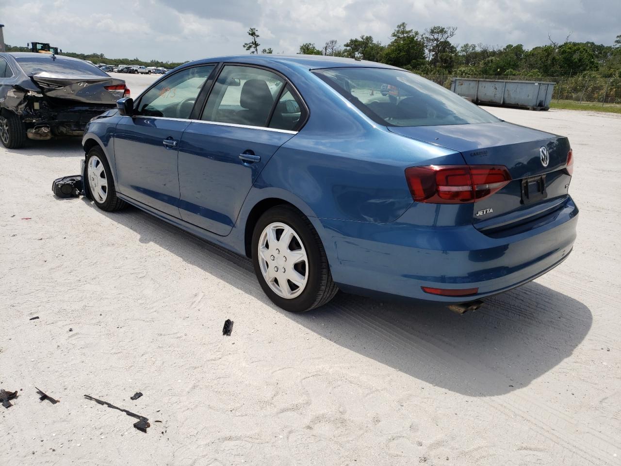 Photo 3 from auction – 2017 VOLKSWAGEN JETTA S with VIN 3VW2B7AJ9HM261832