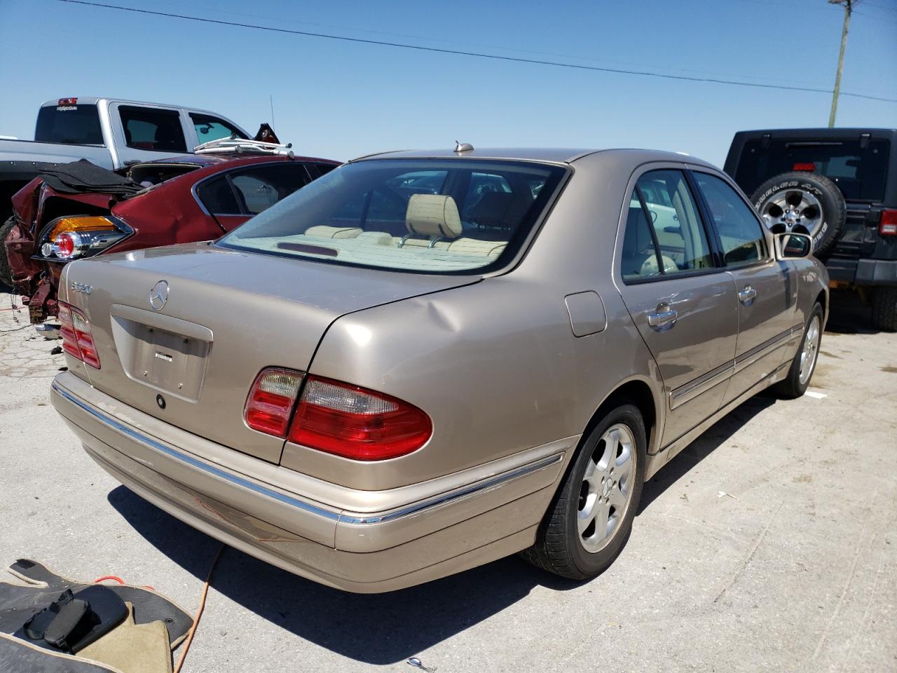 Photo 4 from auction – 2002 MERCEDES-BENZ E 320 with VIN WDBJF65J42B485708