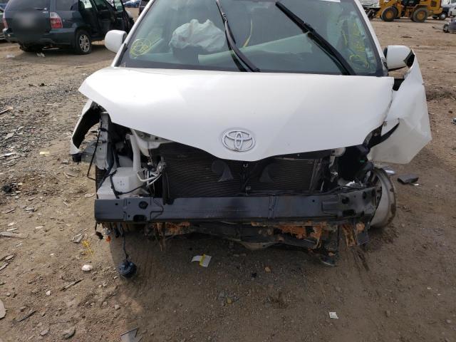 Photo 9 from auction – 2017 TOYOTA SIENNA XLE with VIN 5TDYZ3DC2HS791798