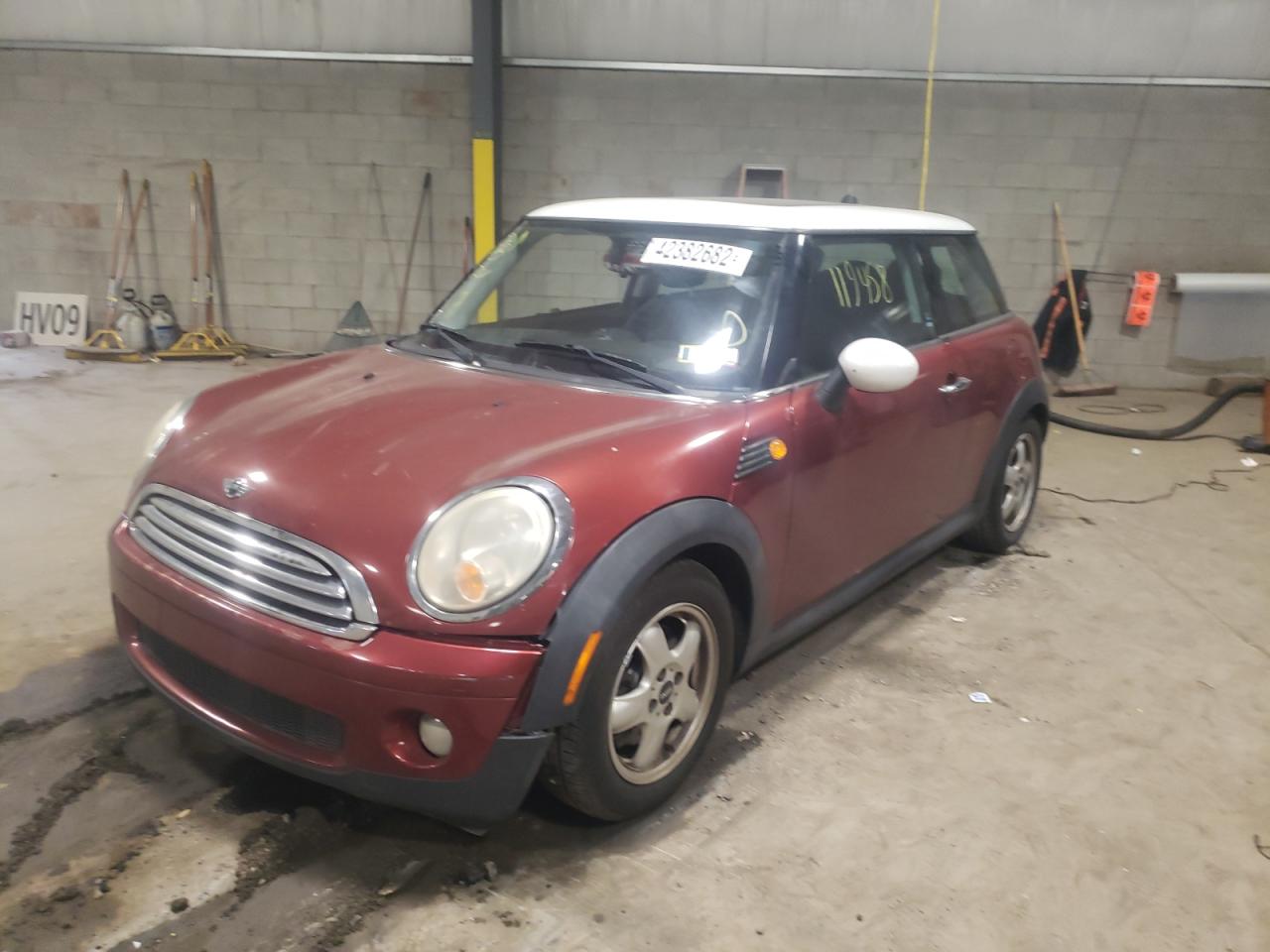 Photo 2 from auction – 2007 MINI COOPER with VIN WMWMF33507TT58259