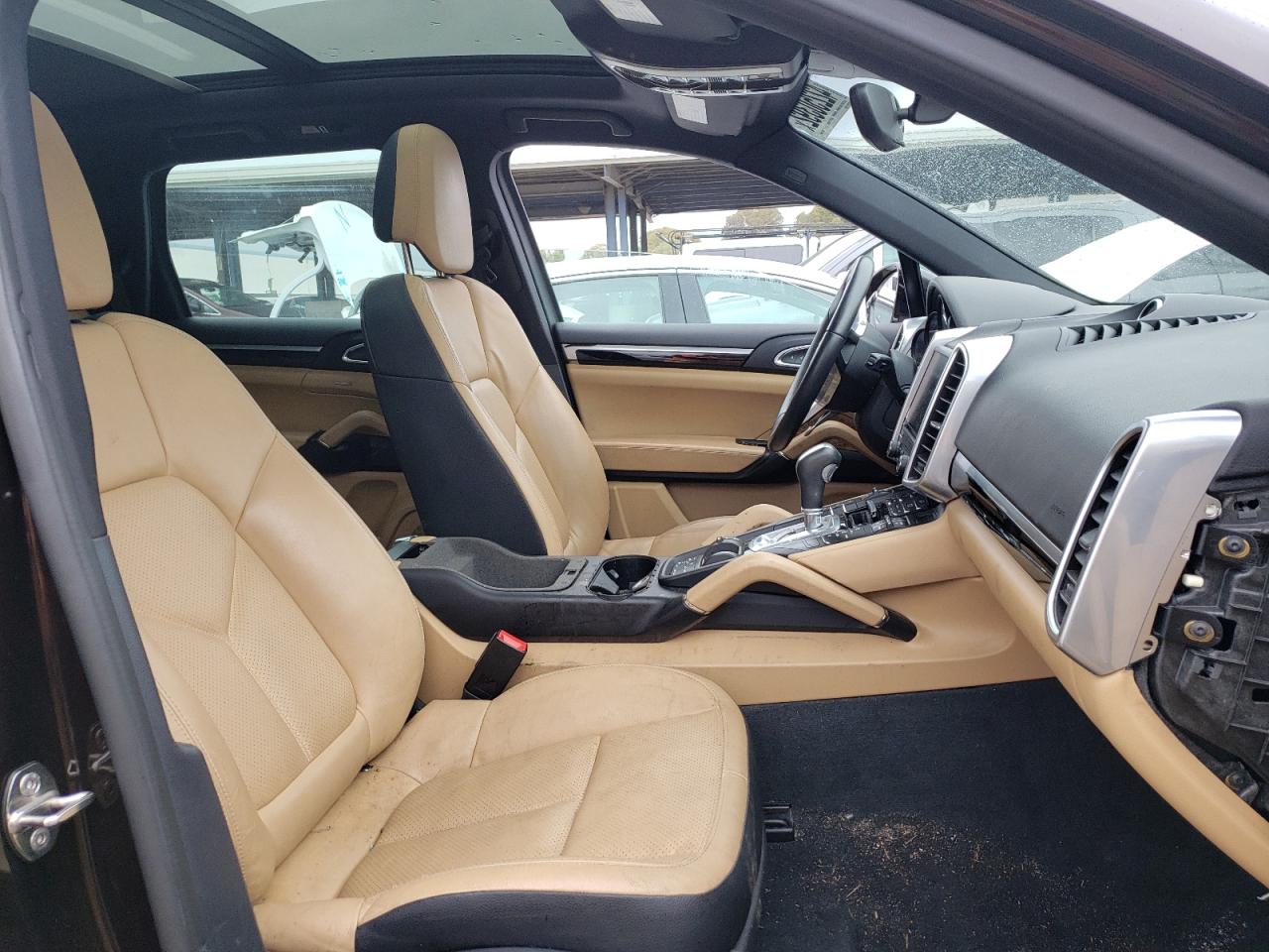 Photo 5 from auction – 2017 PORSCHE CAYENNE with VIN WP1AA2A23HKA89526