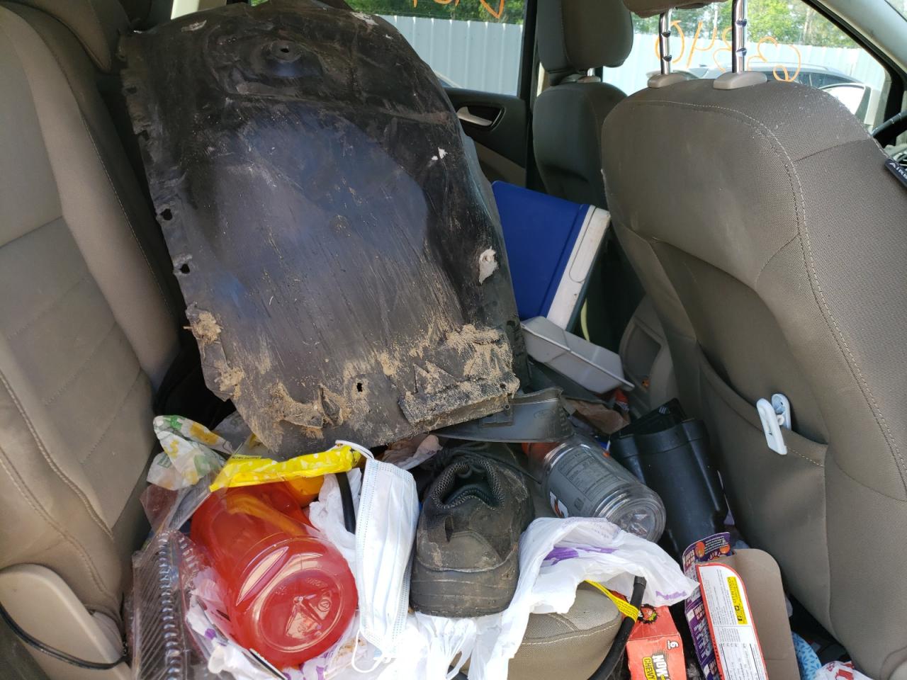 Photo 6 from auction – 2016 FORD ESCAPE SE with VIN 1FMCU0GXXGUB16745