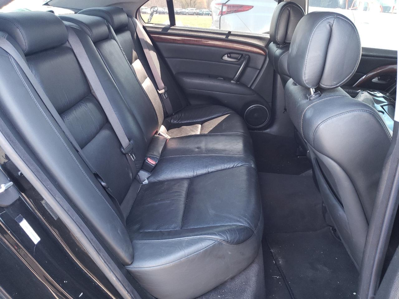 Photo 6 from auction – 2005 ACURA RL with VIN JH4KB16575C012601