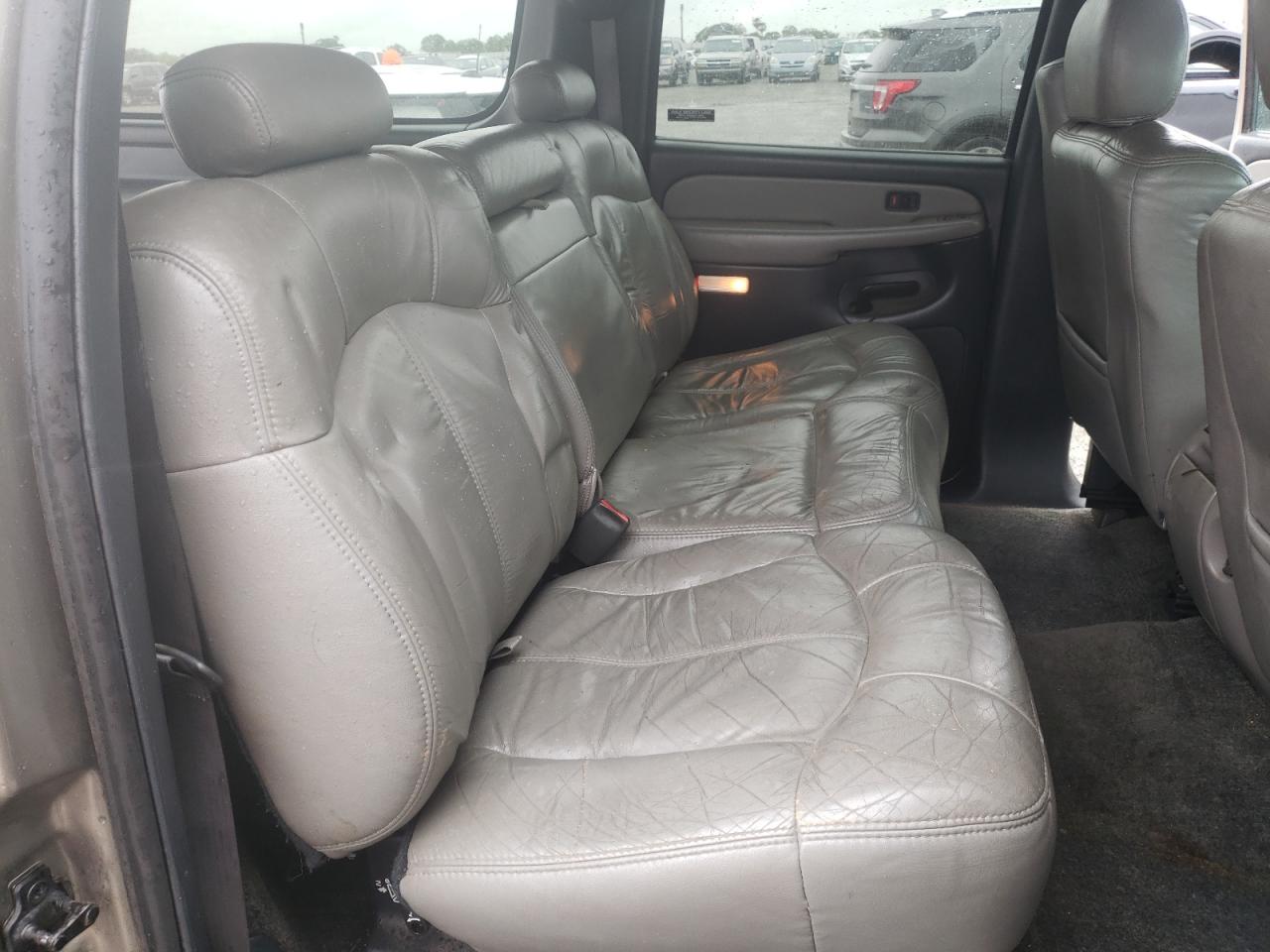 Photo 6 from auction – 2002 CHEVROLET SUBURBAN K with VIN 3GNFK16T42G210201