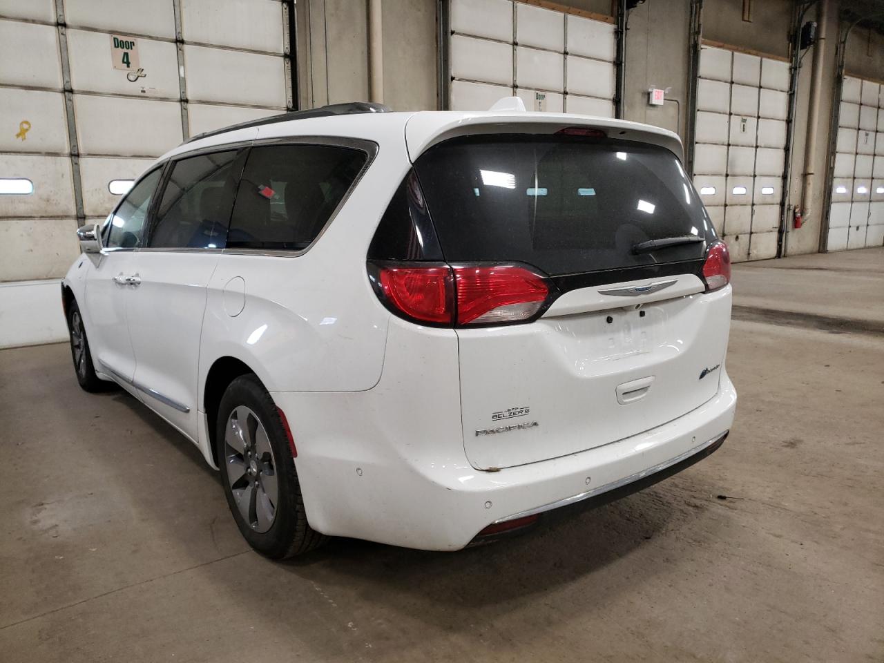 Photo 3 from auction – 2017 CHRYSLER PACIFICA L with VIN 2C4RC1J77HR500643