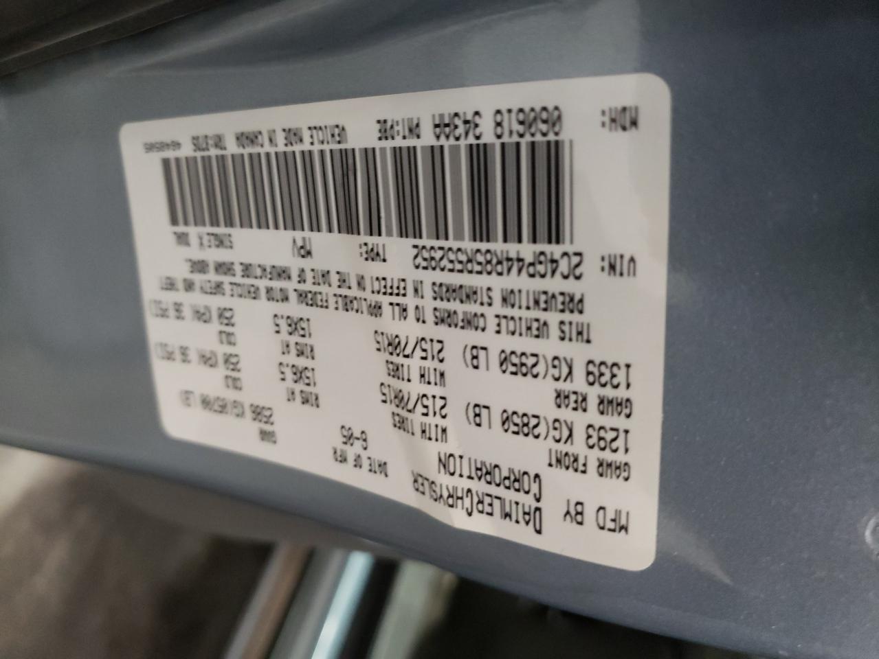 Photo 10 from auction – 2005 CHRYSLER TOWN & COU with VIN 2C4GP44R85R552952