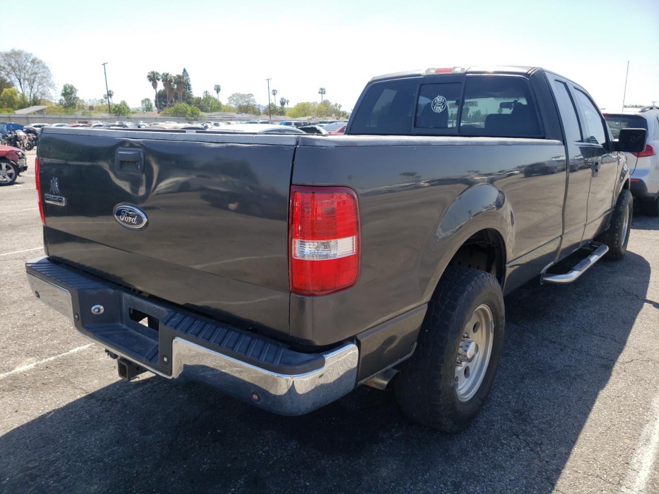 Photo 4 from auction – 2005 FORD F150 with VIN 1FTVX12575NA83789