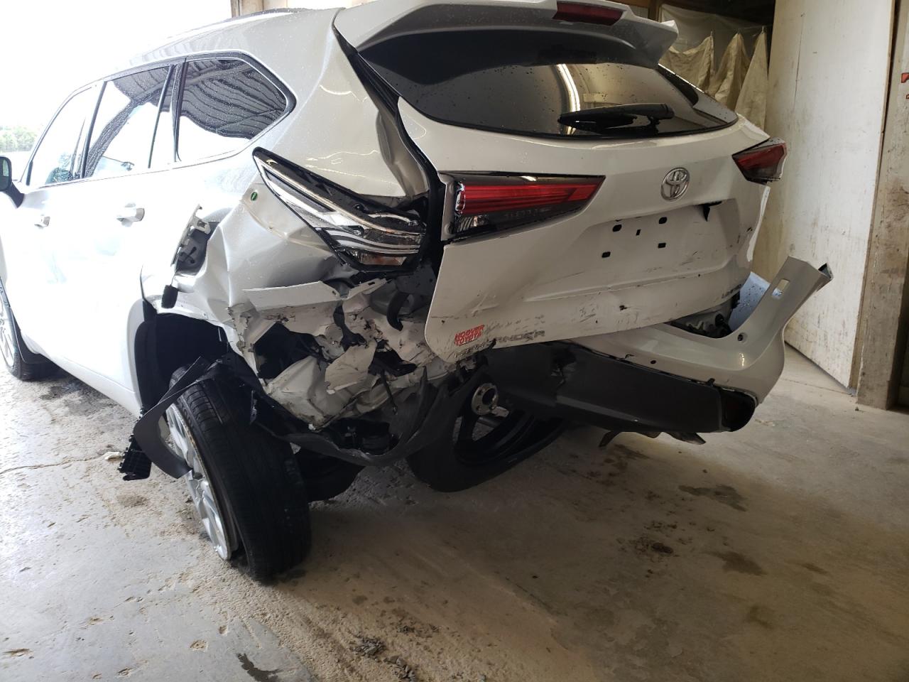 Photo 9 from auction – 2022 TOYOTA HIGHLANDER with VIN 5TDYZRAH5NS105669